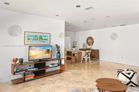 9009 Hawthorne Ave, Surfside, FL 33154 photo 11