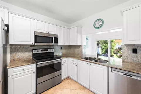9009 Hawthorne Ave, Surfside, FL 33154 photo 20