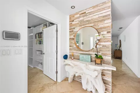 9009 Hawthorne Ave, Surfside, FL 33154 photo 6