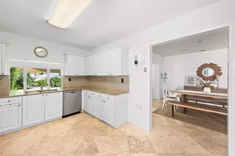 9009 Hawthorne Ave, Surfside, FL 33154 photo 16