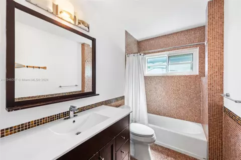 9009 Hawthorne Ave, Surfside, FL 33154 photo 40