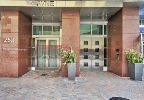 253 NE 2nd St #4704, Miami, FL 33132