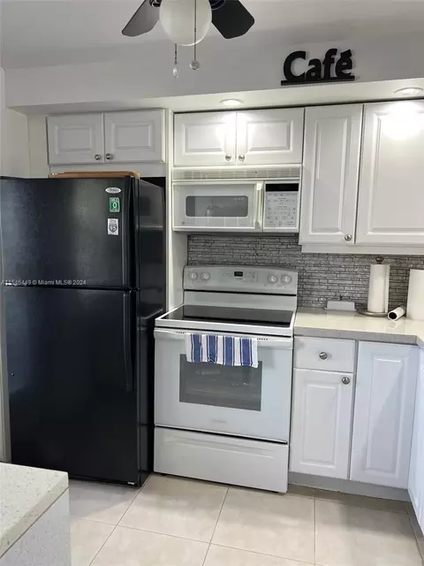 4800 Hillcrest Ln #402, Hollywood, FL 33021