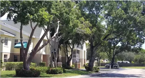2805 N Course Dr #208, Pompano Beach, FL 33069