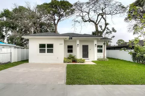 2039 NW 152nd Ter, Miami Gardens, FL 33054