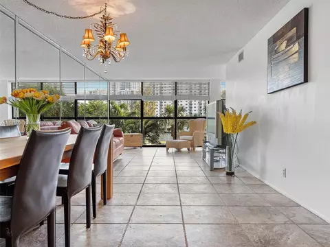 600 Parkview Dr #302, Hallandale Beach, FL 33009