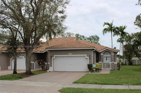 2620 E Aragon Blvd #3, Sunrise, FL 33313