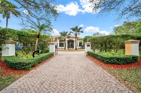10651 SW 67th Ct, Pinecrest, FL 33156