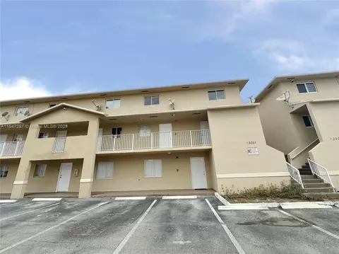 3051 W 76th St #D-211, Hialeah, FL 33018