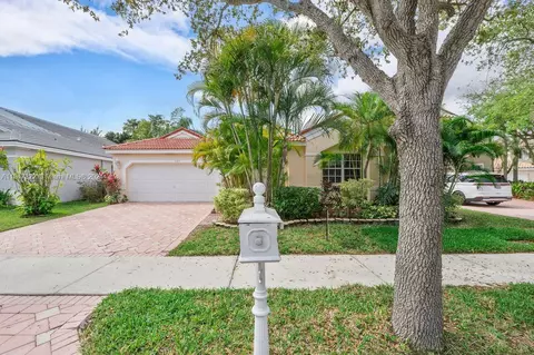 1187 Cedar Falls Dr, Weston, FL 33327
