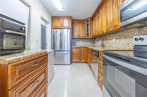 4281 NW 41st St #319, Lauderdale Lakes, FL 33319