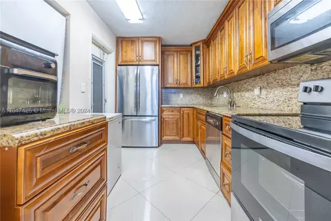 4281 NW 41st St #319, Lauderdale Lakes, FL 33319