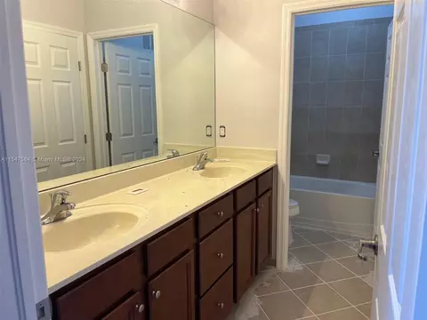 Bath - Undisclosed, Hialeah, FL 33018 photo 2 of 5