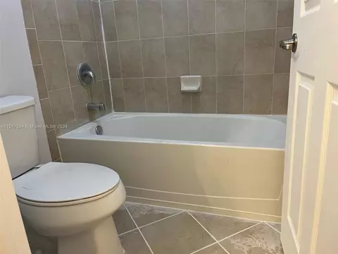 Bath - Undisclosed, Hialeah, FL 33018 photo 3 of 5