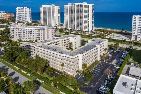 2929 S Ocean Blvd #302, Boca Raton, FL 33432