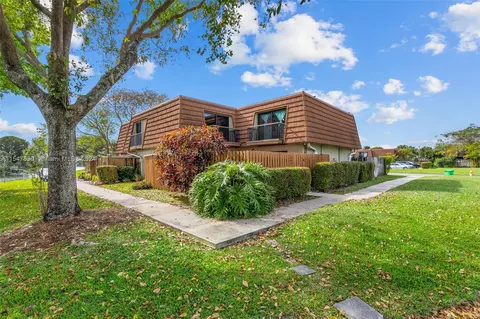 9406 NW 48th St, Sunrise, FL 33351