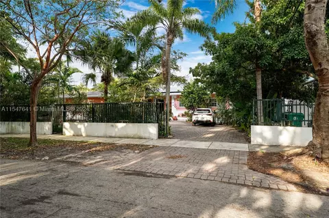 7 Samana Dr, Coconut Grove, FL 33133