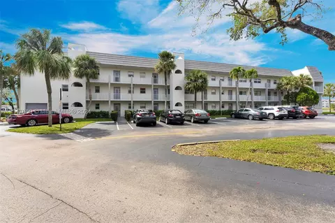 8100 Sunrise Lakes Blvd #208, Sunrise, FL 33322