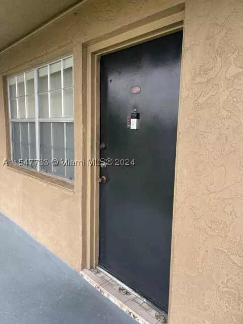 6575 W 4th Ave #209, Hialeah, FL 33012