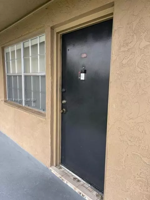 6575 W 4th Ave #209, Hialeah, FL 33012
