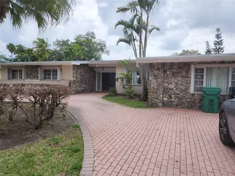 2220 NE 197th St, Miami, FL 33180