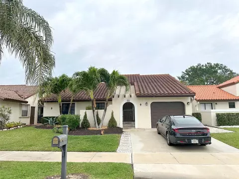 34 Columbia Ct, Deerfield Beach, FL 33442