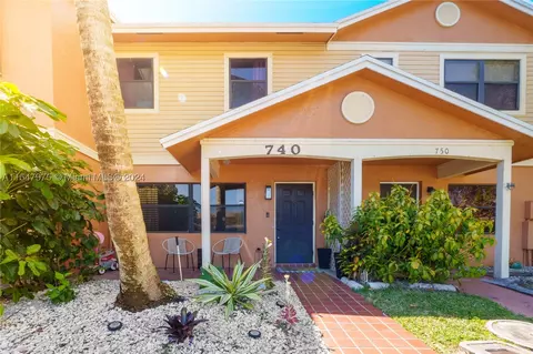 740 NW 105th Ter #740, Pembroke Pines, FL 33026