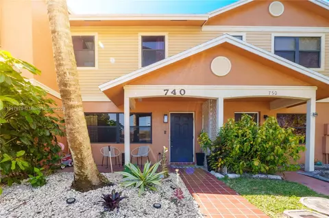 740 NW 105th Ter #740, Pembroke Pines, FL 33026