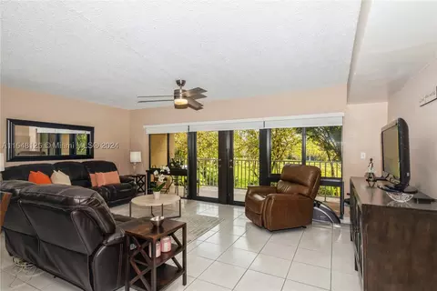 9937 NW 9th St Cir #5-19, Miami, FL 33172