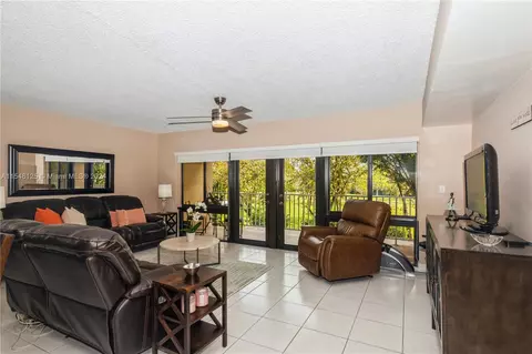 9937 NW 9th St Cir #5-19, Miami, FL 33172