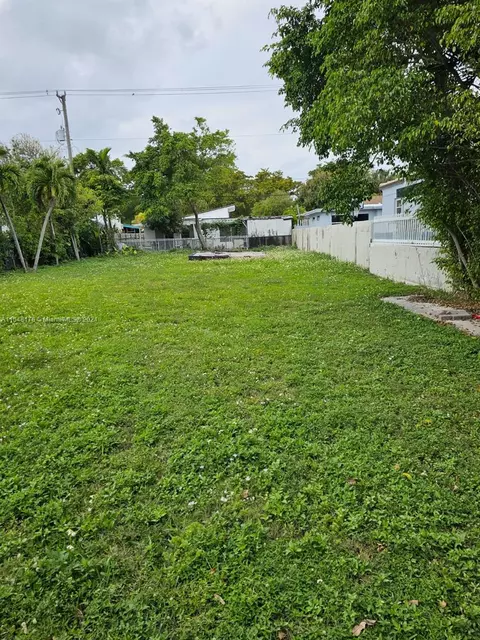 1321 Biarritz Dr, Miami Beach, FL 33141