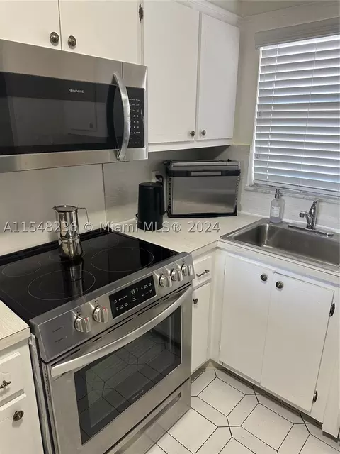 9001 Sunrise Lakes Blvd #309, Sunrise, FL 33322