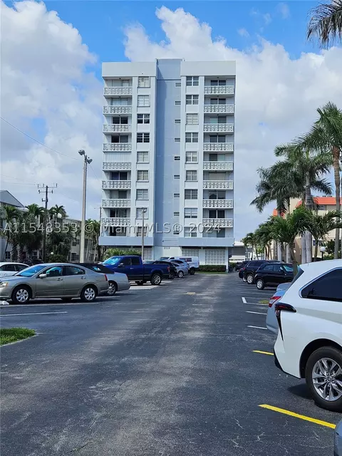 3113 S Ocean Dr #904, Hallandale Beach, FL 33009