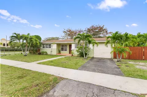 2560 NE 207th Ter, Miami, FL 33180