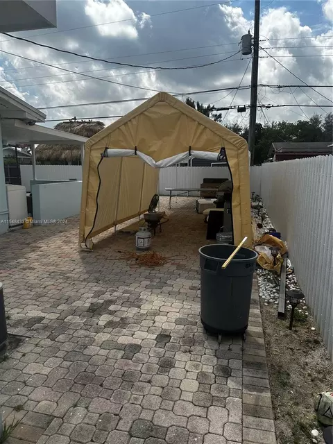 Exterior - 630 W 50th Pl, Hialeah, FL 33012 photo 3 of 5