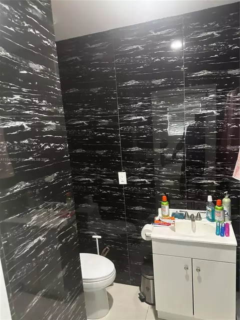 Bath - 630 W 50th Pl, Hialeah, FL 33012 photo 1 of 4