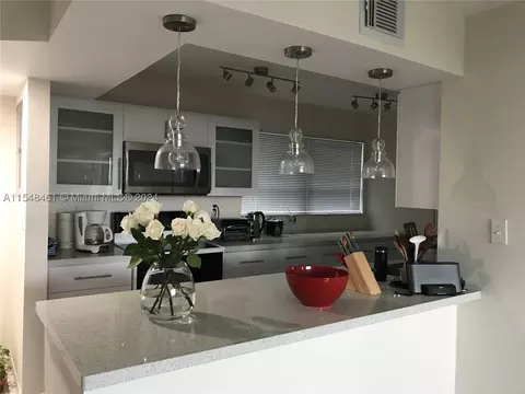 7300 Wayne Ave #408, Miami Beach, FL 33141