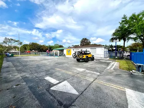 5703 SW 17th St, Miami, FL 33155 photo 10