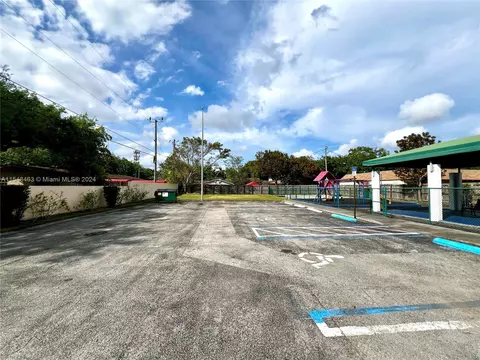 5703 SW 17th St, Miami, FL 33155 photo 4