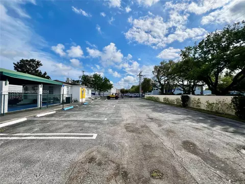5703 SW 17th St, Miami, FL 33155 photo 9