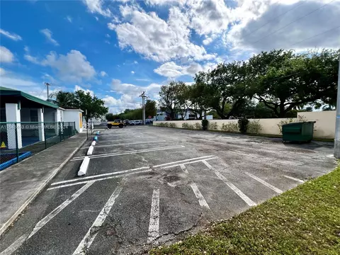 5703 SW 17th St, Miami, FL 33155 photo 8