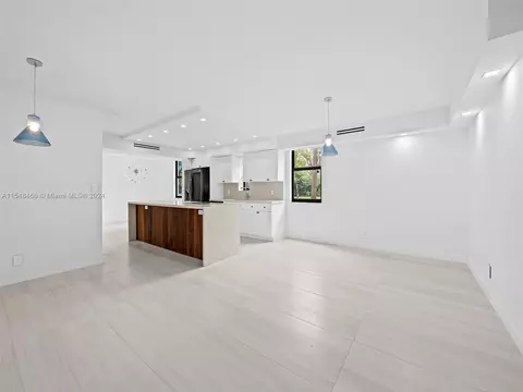 20200 W Country Club Dr #106, Aventura, FL 33180