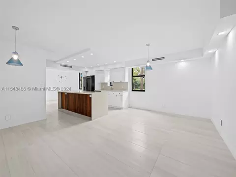 20200 W Country Club Dr #106, Aventura, FL 33180