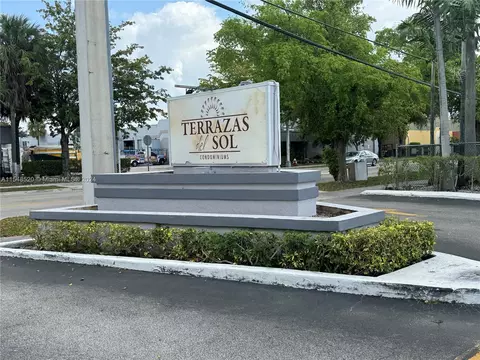 2660 W 76th St #102, Hialeah, FL 33016