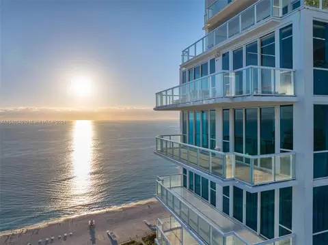 50 S Pointe Dr #3401, Miami Beach, FL 33139