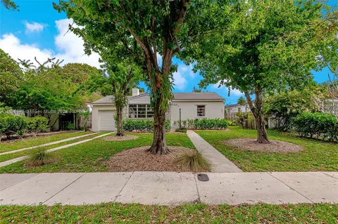 401 Minola Dr, Miami Springs, FL 33166