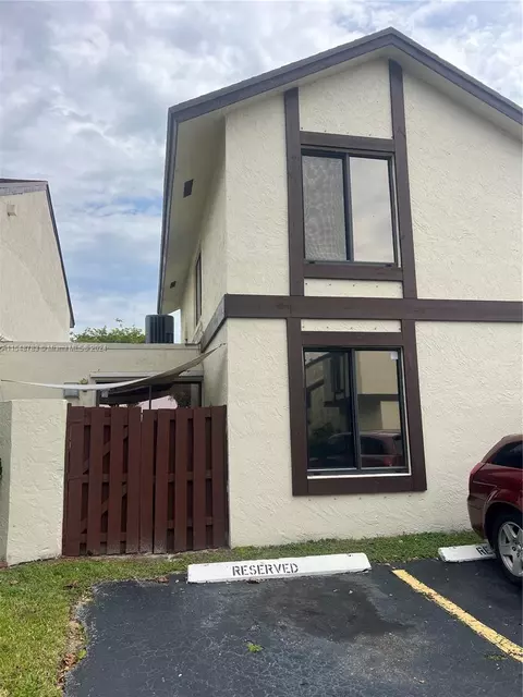 9925 NW 6th Ln #9925, Miami, FL 33172