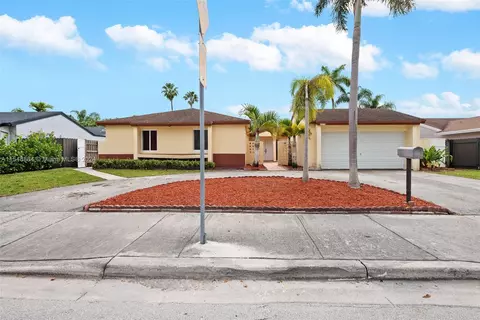 6270 NW 199th St, Hialeah, FL 33015