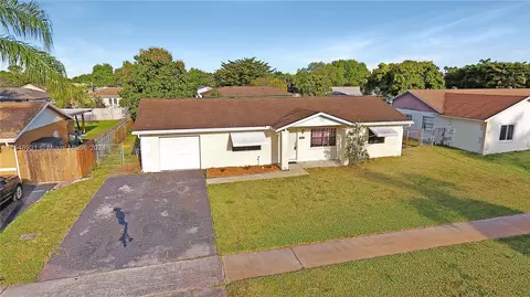 1011 SW 127th Ter, Davie, FL 33325