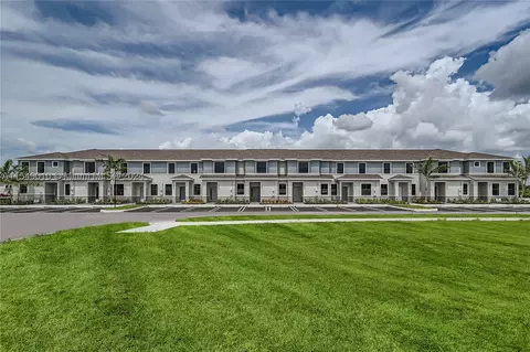 498 NE 12 St, Florida City, FL 33034